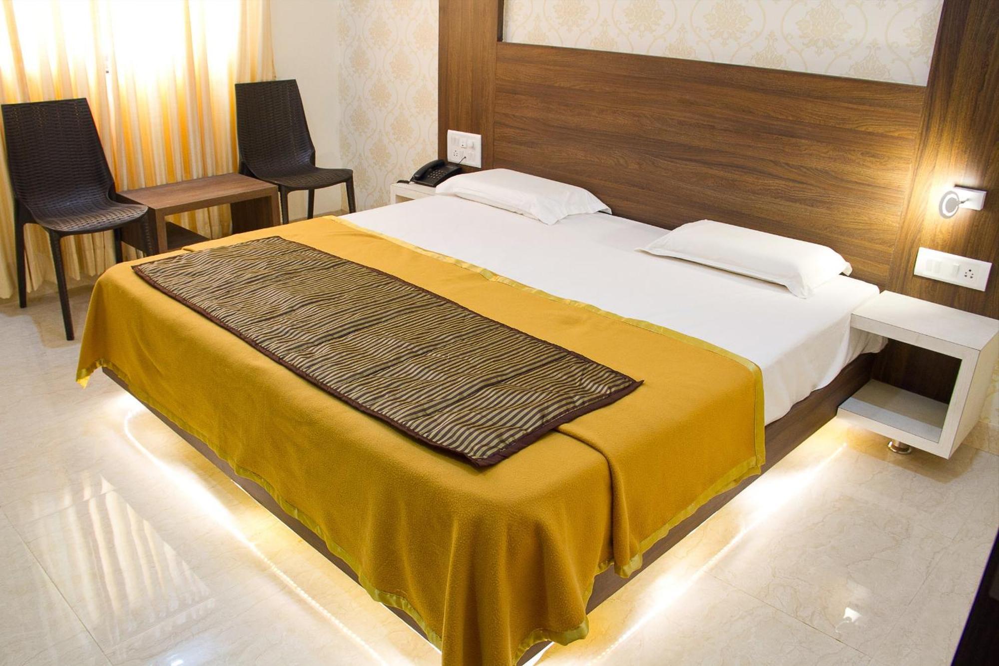 Hotel Darshan Executive Tuljapur Buitenkant foto