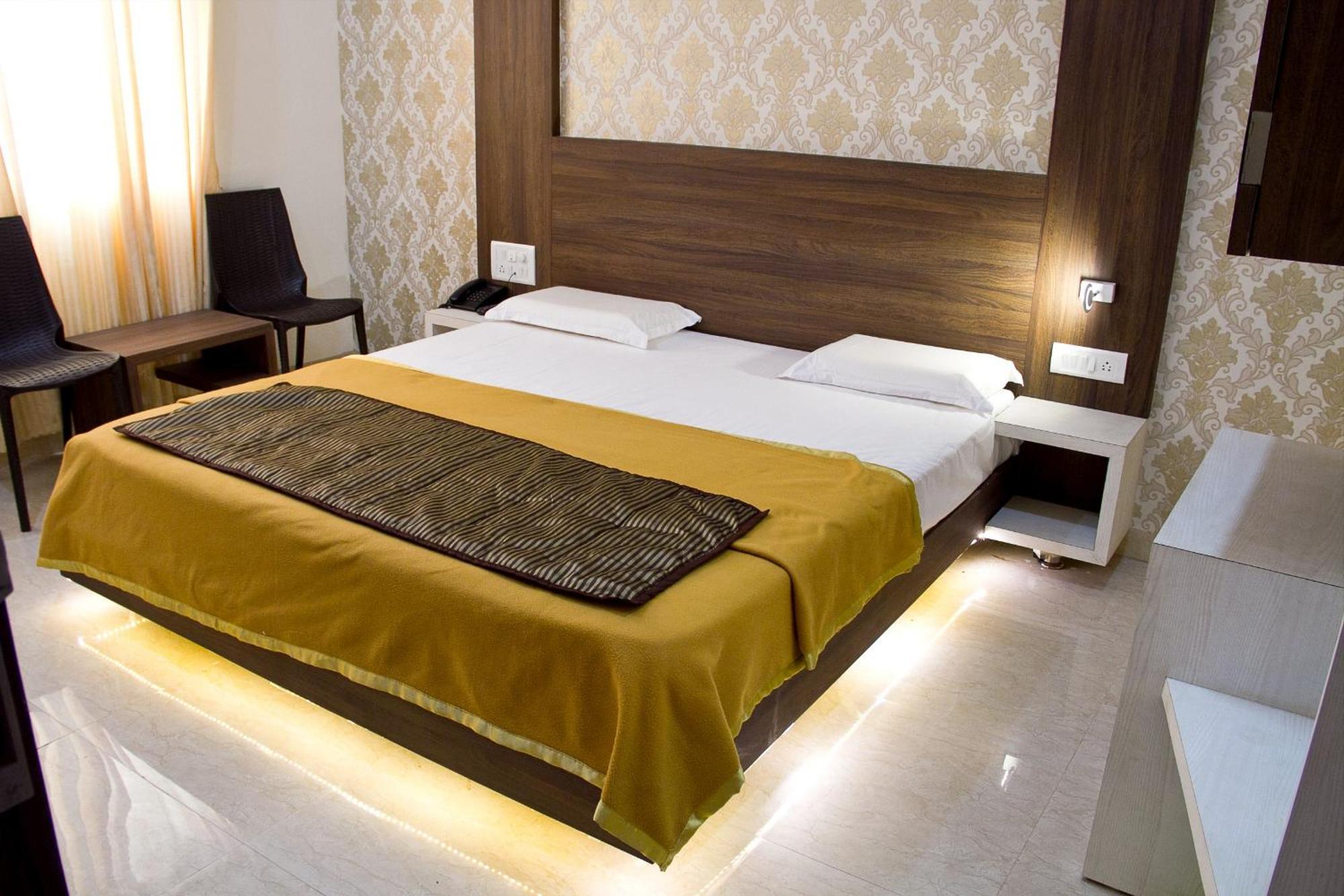 Hotel Darshan Executive Tuljapur Buitenkant foto