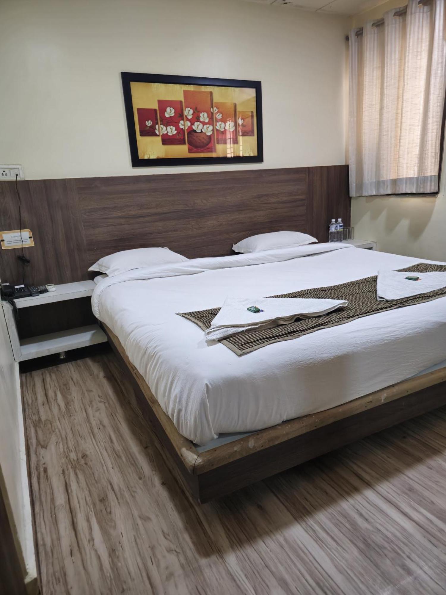 Hotel Darshan Executive Tuljapur Buitenkant foto