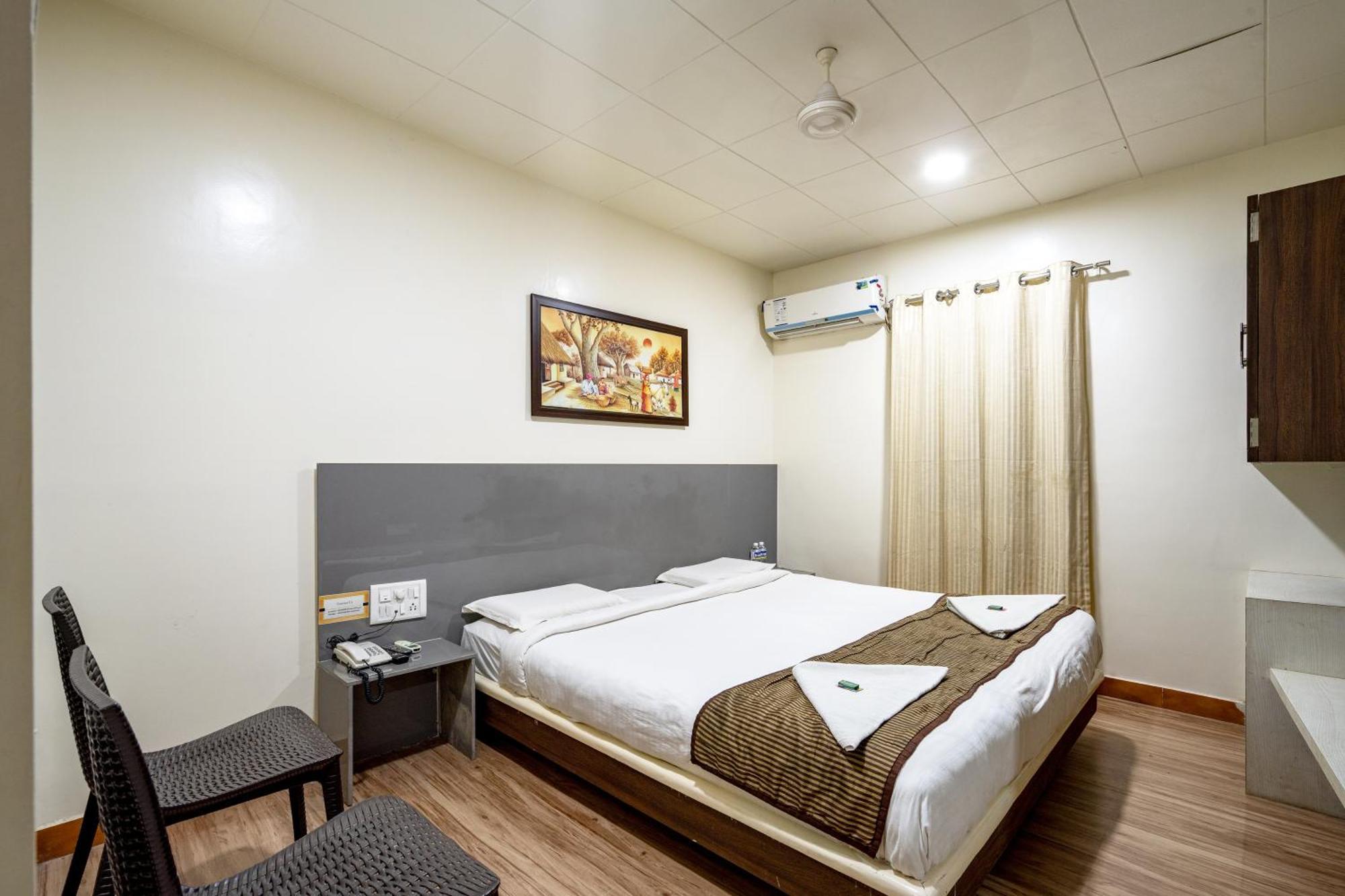 Hotel Darshan Executive Tuljapur Buitenkant foto