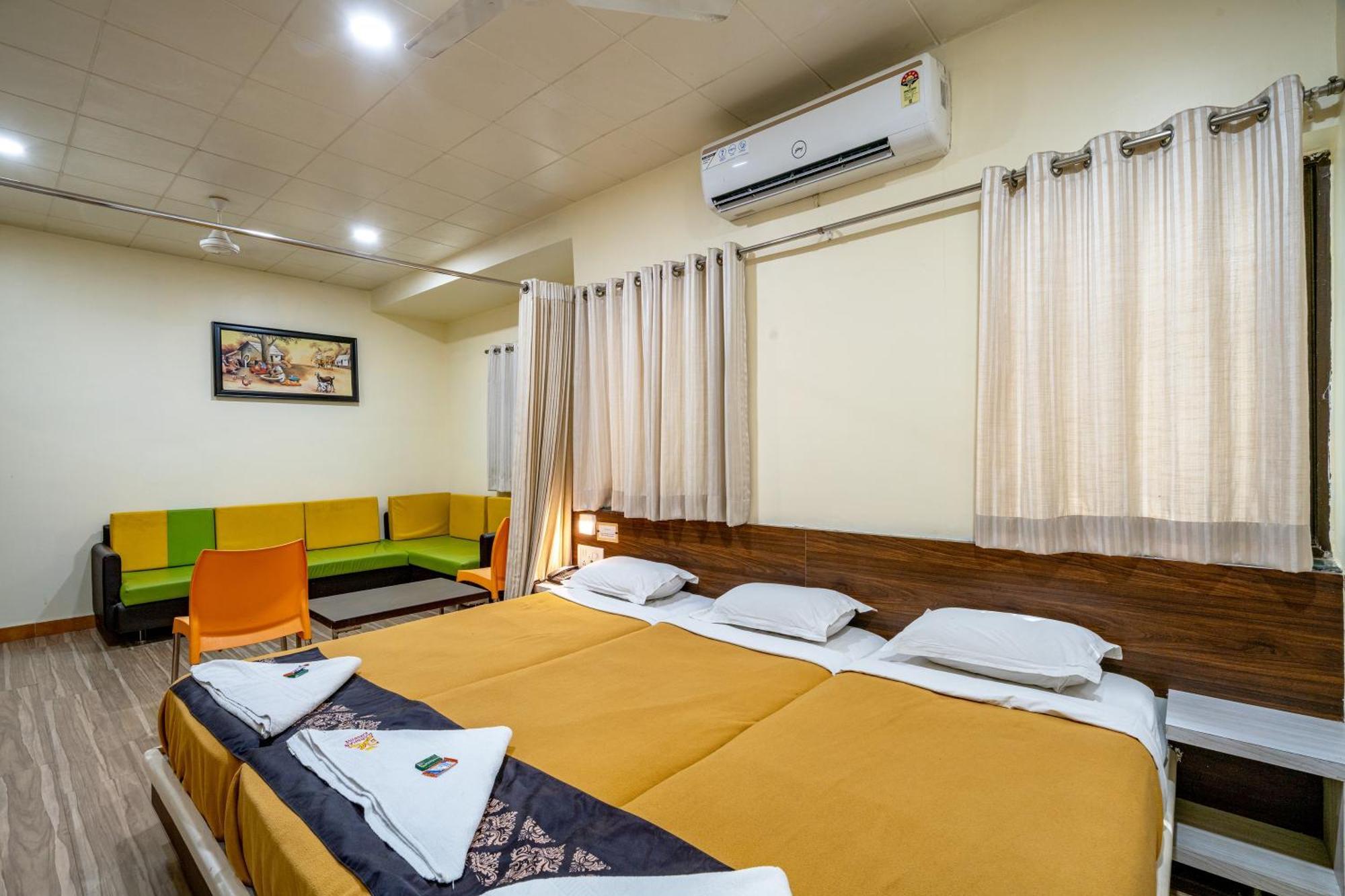 Hotel Darshan Executive Tuljapur Buitenkant foto