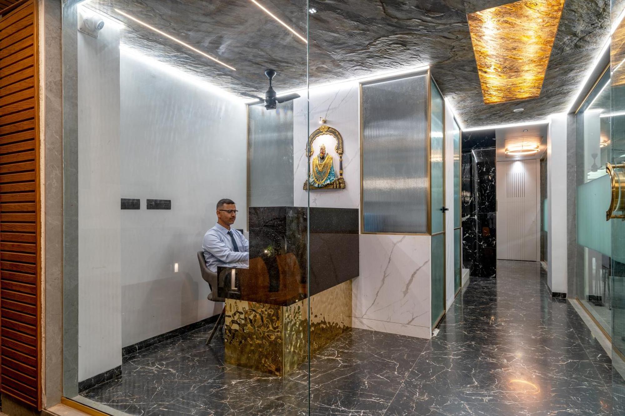 Hotel Darshan Executive Tuljapur Buitenkant foto