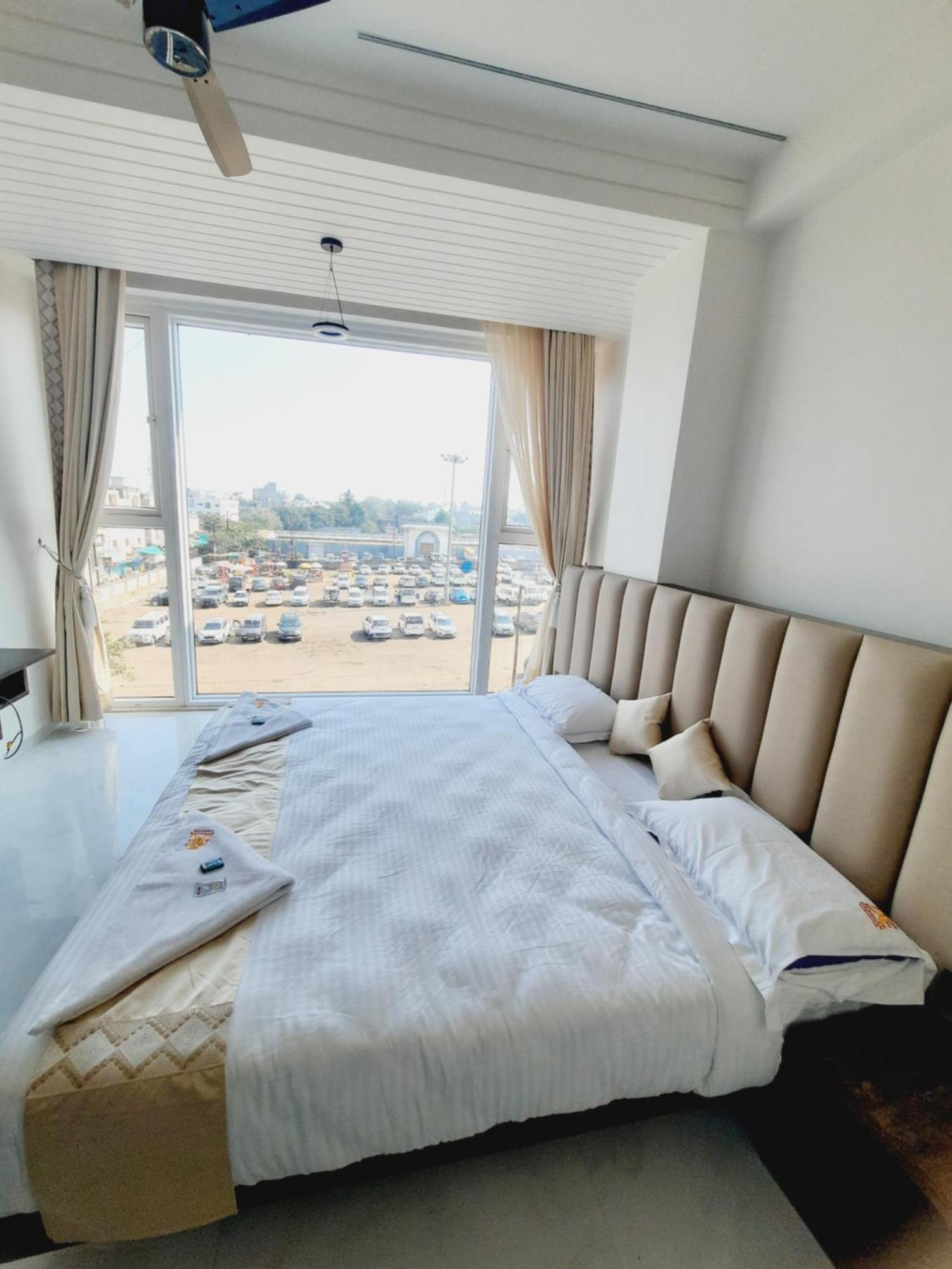 Hotel Darshan Executive Tuljapur Buitenkant foto